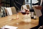 Il Sommelier nel Ricevimento di Lusso: L�Arte dell�Abbinamento e della Regia in Sala
